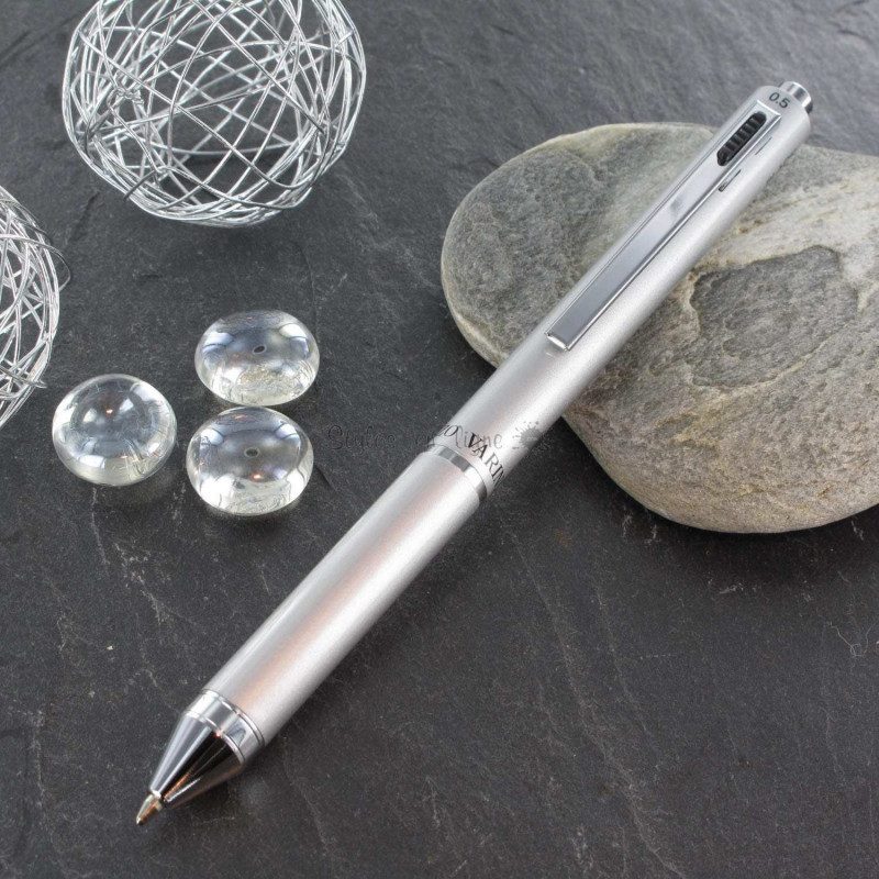 Stylo Enzo Varini Gris Clair Multi-Fonctions "4 en 1" (Bille noire,bleue,rouge et mine 0,5) Stylo Enzo Varini Gris Clair Multi-Fonctions "4 en 1" (Bille noire,bleue,rouge et mine 0,5)