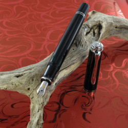 Stylo Plume Pelikan® Noir mécanisme à piston et plume Or 14 K "SOUVERAN 405" 