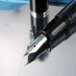 Stylo Plume Pélikan® "Classic 205" Bleu Marbré à piston et plume acier