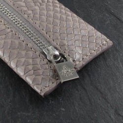 Trousse Plate Cuir Mignon® Python Métal Perle