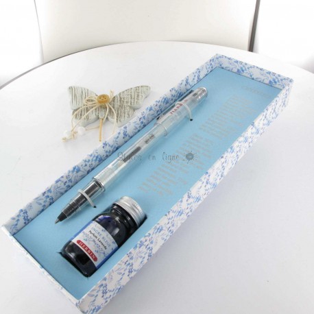 Coffret Stylo Roller et Encre Parfumée Herbin® Bleu Lavande Coffret Stylo Roller et Encre Parfumée Herbin® Bleu Lavande