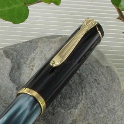 Stylo Plume Moyenne Pelikan® "Tradition M200" Vert Marbré à piston et plume acier