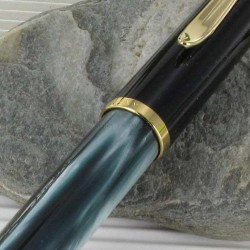 Stylo Plume Moyenne Pelikan® "Tradition M200" Vert Marbré à piston et plume acier