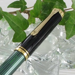 Stylo Plume Moyenne Pelikan® "Souverain 600" Noir/Vert à piston et plume Or 14 K