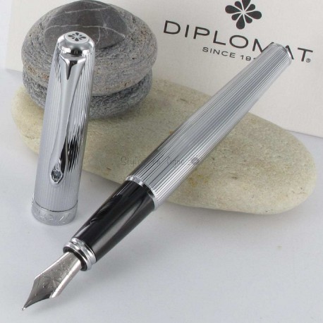 Stylo Plume Diplomat® Excellence A Guilloché Chrome Stylo Plume Diplomat® Excellence A Guilloché Chrome