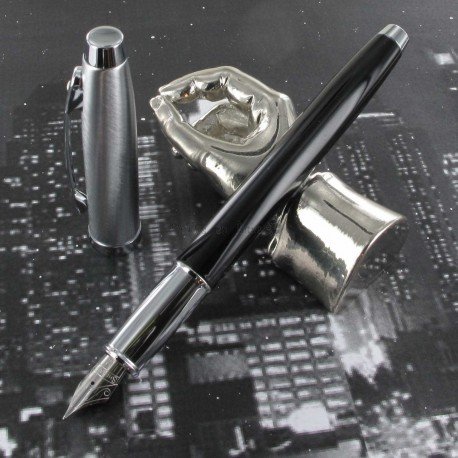 Stylo Plume Sheaffer® "Serie 100" Laqué Noir Chromé Brossé Stylo Plume Sheaffer® "Serie 100" Laqué Noir Chromé Brossé