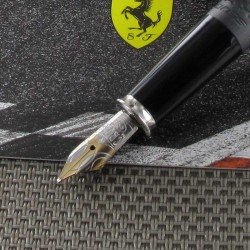 Stylo Plume Moyenne Cross® Ferrari® Townsend Noir Satiné Damier