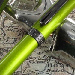 Parure de Stylos Plume & Bille Enzo Varini® "Frise" Vert Irisé