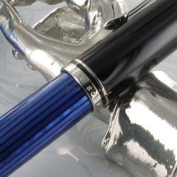 4"SOUVERAN 405" STYLO PLUME NOIR/BLEU mécanisme à piston et plume OR 14 carats / attributs plaqués argent