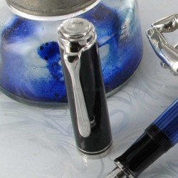 4"SOUVERAN 405" STYLO PLUME NOIR/BLEU mécanisme à piston et plume OR 14 carats / attributs plaqués argent