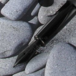 Stylo Plume Moyenne Cross® Classic Century Noir Mat