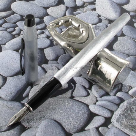 Stylo Plume Moyenne Cross® Classic Century Chromé Brossé Stylo Plume Moyenne Cross® Classic Century Chromé Brossé