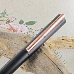 Stylo Roller Faber Castell® "NEO" noir mat, or rose