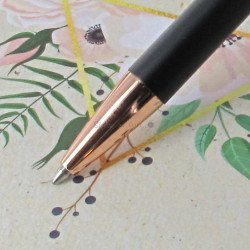 Stylo Bille Faber Castell® "NEO" noir mat, or rose