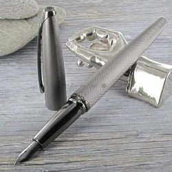 Stylo Plume Moyenne Cross® ATX Titane Sablé Guilloché