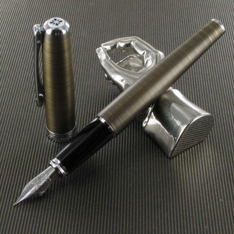 Stylo Plume Moyenne Diplomat® Excellence A Oxyd Brass Stylo Plume Moyenne Diplomat® Excellence A Oxyd Brass