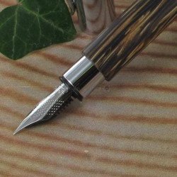 STYLO PLUME "Ambition"bois de cocotier,attributs chromés