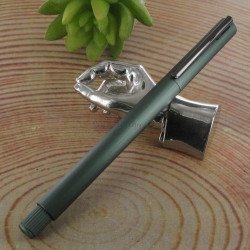 Stylo Plume Moyenne Faber Castell® "NEO" Acier Vert Mat