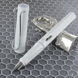 Stylo Plume Moyenne LAMY Safari Blanc
