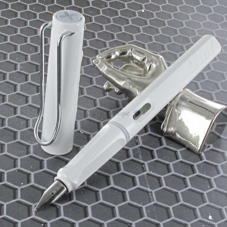 Stylo Plume Moyenne LAMY Safari Blanc Stylo Plume Moyenne LAMY Safari Blanc