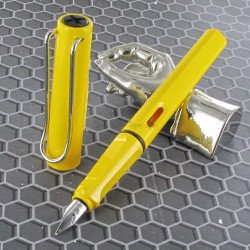 Stylo Plume Moyenne LAMY Safari Jaune