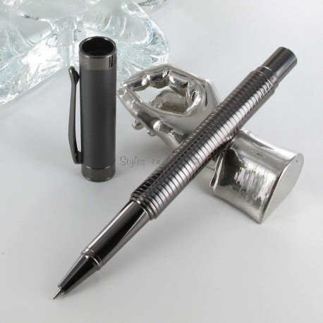 Coffret Stylo Roller Oberthur "Orion" Chevron Gris Mat Chevrons + 2 recharges offertes Coffret Stylo Roller Oberthur "Orion" Chevron Gris Mat Chevrons + 2 recharges offertes