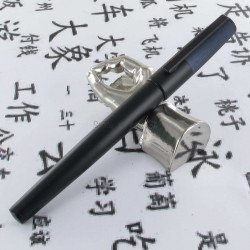 Stylo Plume Hugo Boss® Gear MINIMAL Noir & Bleu