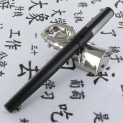 Stylo Roller Hugo Boss® Gear MINIMAL Noir & Chrome