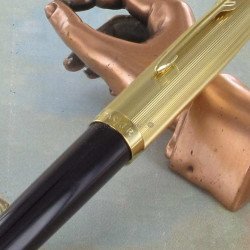 Stylo Plume Moyenne PARKER® 51 Prune & Or 18 carats