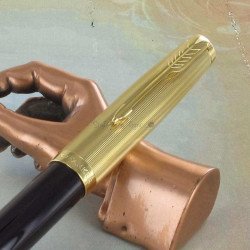 Stylo Plume Moyenne PARKER® 51 Prune & Or 18 carats