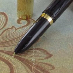 Stylo Plume Moyenne PARKER® 51 Prune & Or 18 carats