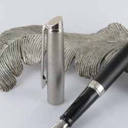 Stylo Plume Fine WATERMAN® Hémisphère Essentiel Acier Noir Mat