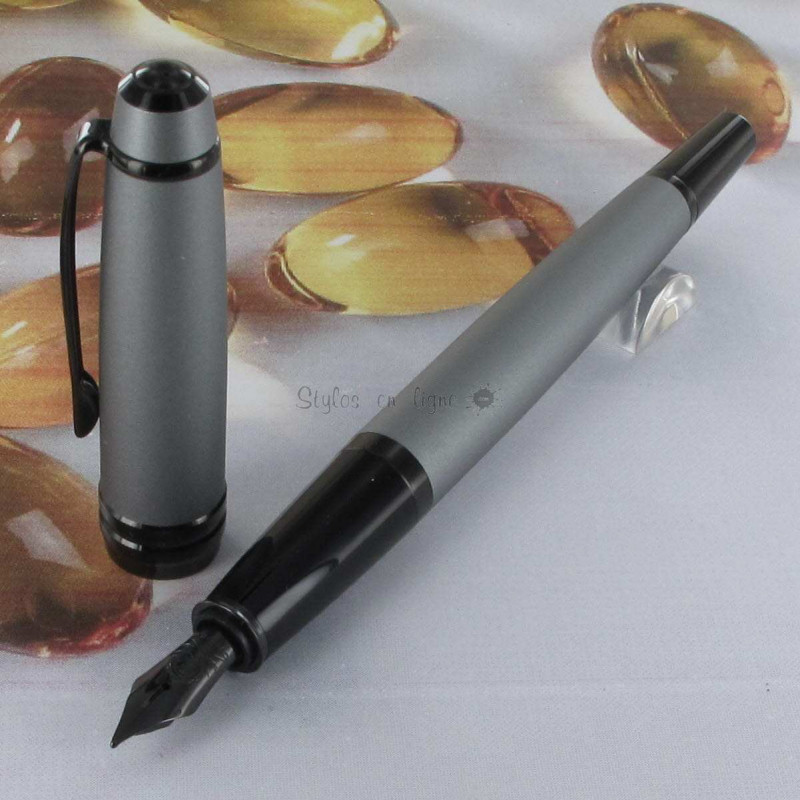 Stylo Plume Cross® "Bailey" Gris Mat (Plume moyenne) Stylo Plume Cross® "Bailey" Gris Mat (Plume moyenne)
