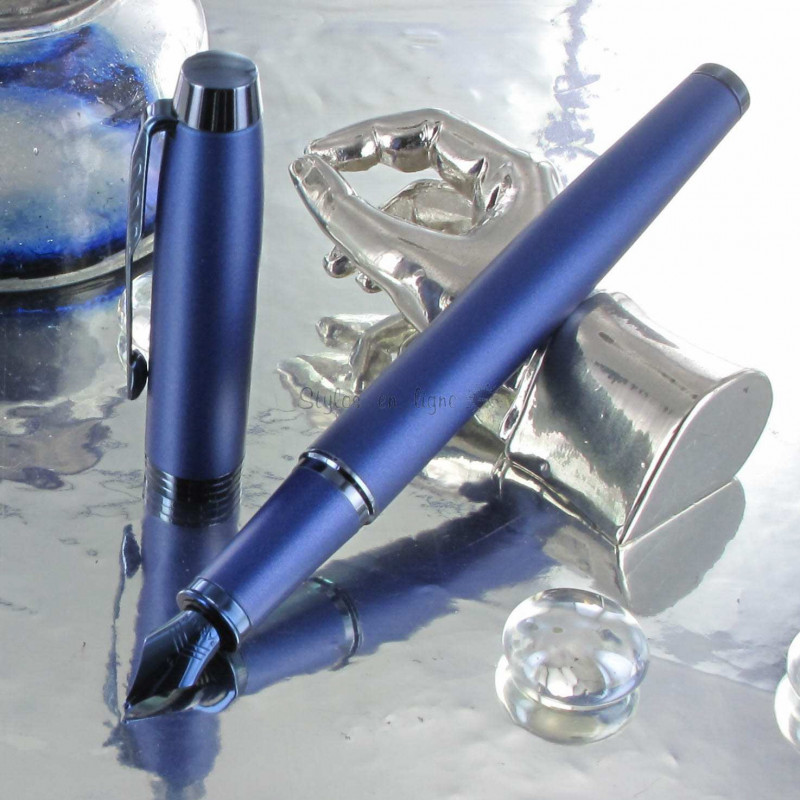 Stylo Plume Moyenne PARKER® IM Monochrome Bleu Stylo Plume Moyenne PARKER® IM Monochrome Bleu