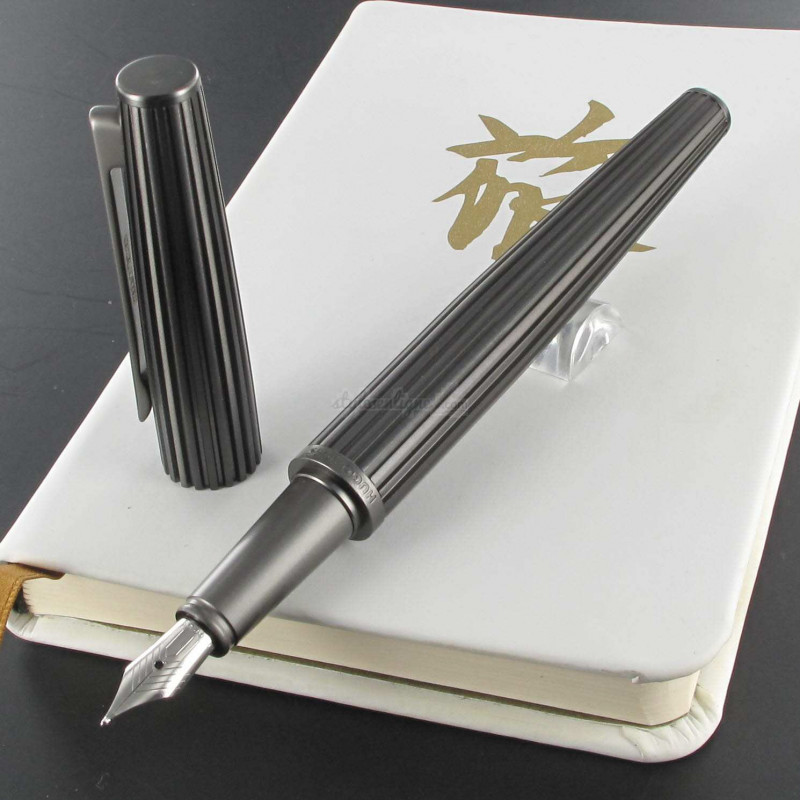 Stylo Plume Moyenne Hugo Boss® Nitor Gun Stylo Plume Moyenne Hugo Boss® Nitor Gun