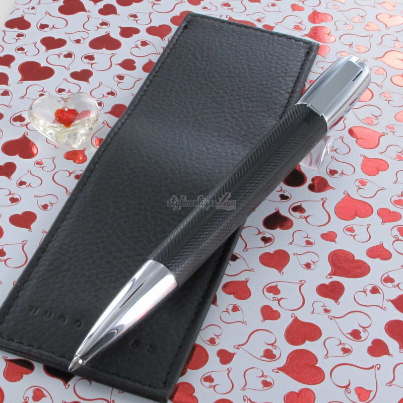 Stylo Bille Hugo Boss® Pure® Black + Etui Cuir Boss Offert Stylo Bille Hugo Boss® Pure® Black + Etui Cuir Boss Offert