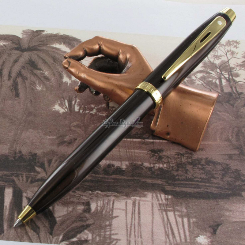 Stylo Bille Sheaffer® "Serie 100" Laqué Marron et Doré Stylo Bille Sheaffer® "Serie 100" Laqué Marron et Doré