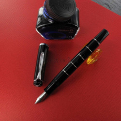 Stylo Plume Pélikan® Noir mécanisme à piston et plume acier "SERIES 215"  