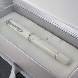 Stylo Plume Pélikan® Blanc à mécanisme à piston et plume acier "SERIES 205"