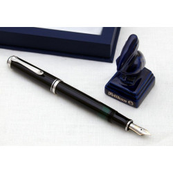 STYLO PLUME NOIR mécanisme à piston et plume OR 14 K / attributs plaqués argent "SOUVERAN 405" 